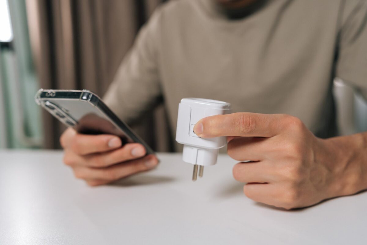 تحكم من الموبايل: كيف تدير منزلك الذكي بالكامل من هاتفك